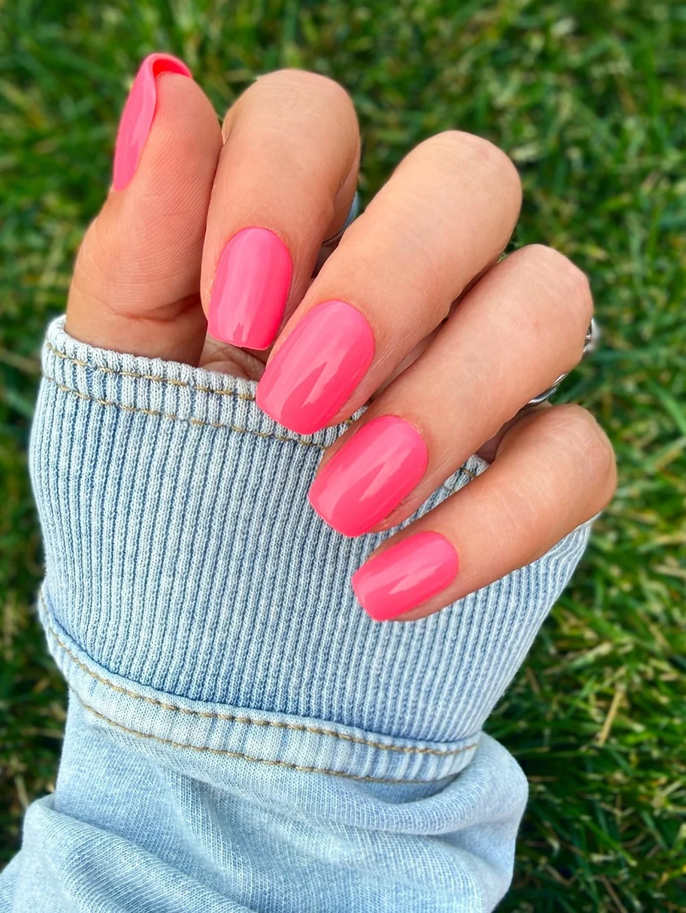 Red Aspen Pink Acrylic Press-On Nail Dashes — Bright Pink Set